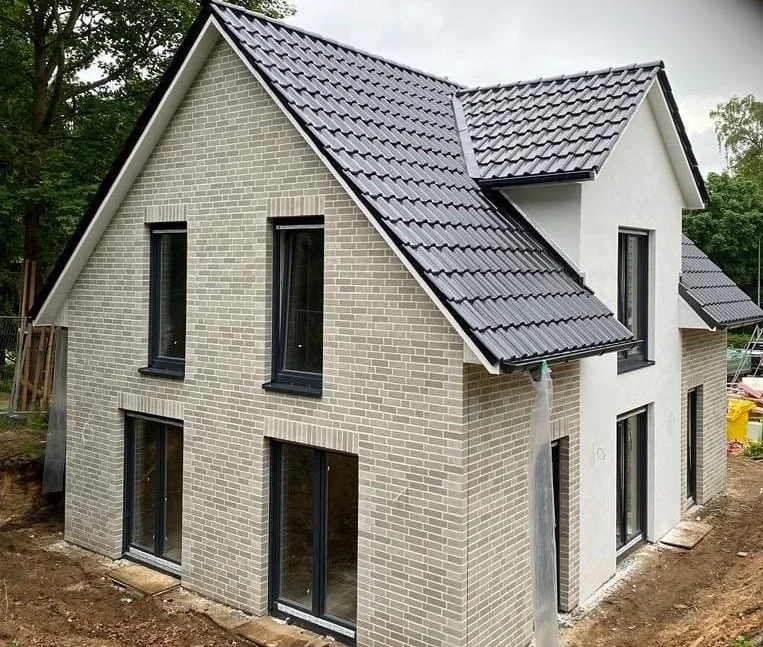 Fertiggestelltes zweigeschossiges Einfamilienhaus